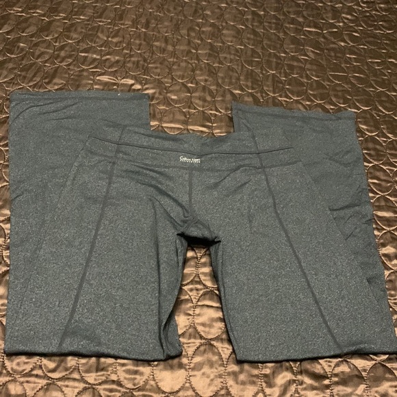 Calvin Klein Medium size. - Picture 7 of 8